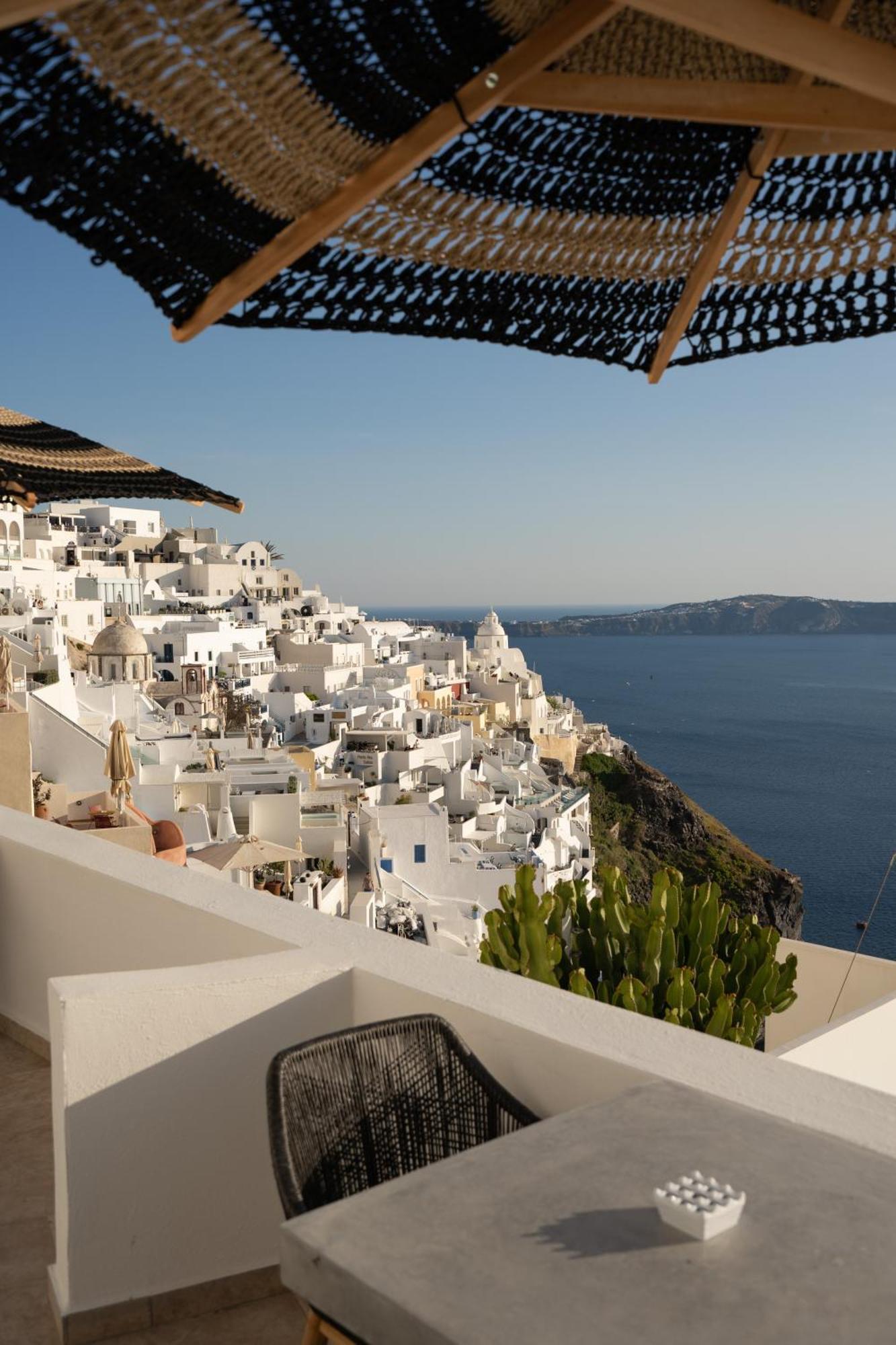 Asha Luxury Suites Fira  Exterior photo